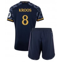 Real Madrid Toni Kroos #8 Auswärts Trikotsatz Kinder 2023-24 Kurzarm (+ Kurze Hosen)